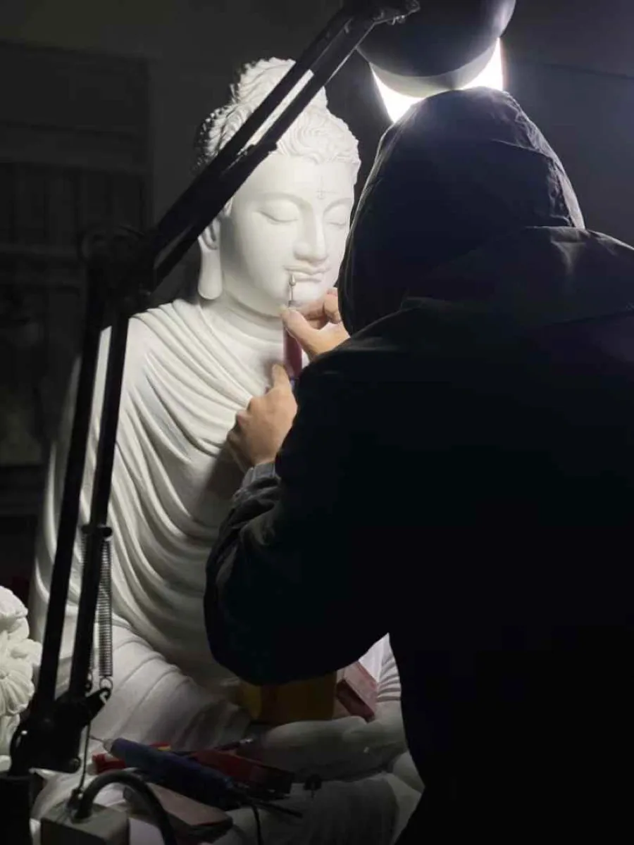 Finishing a face by hand